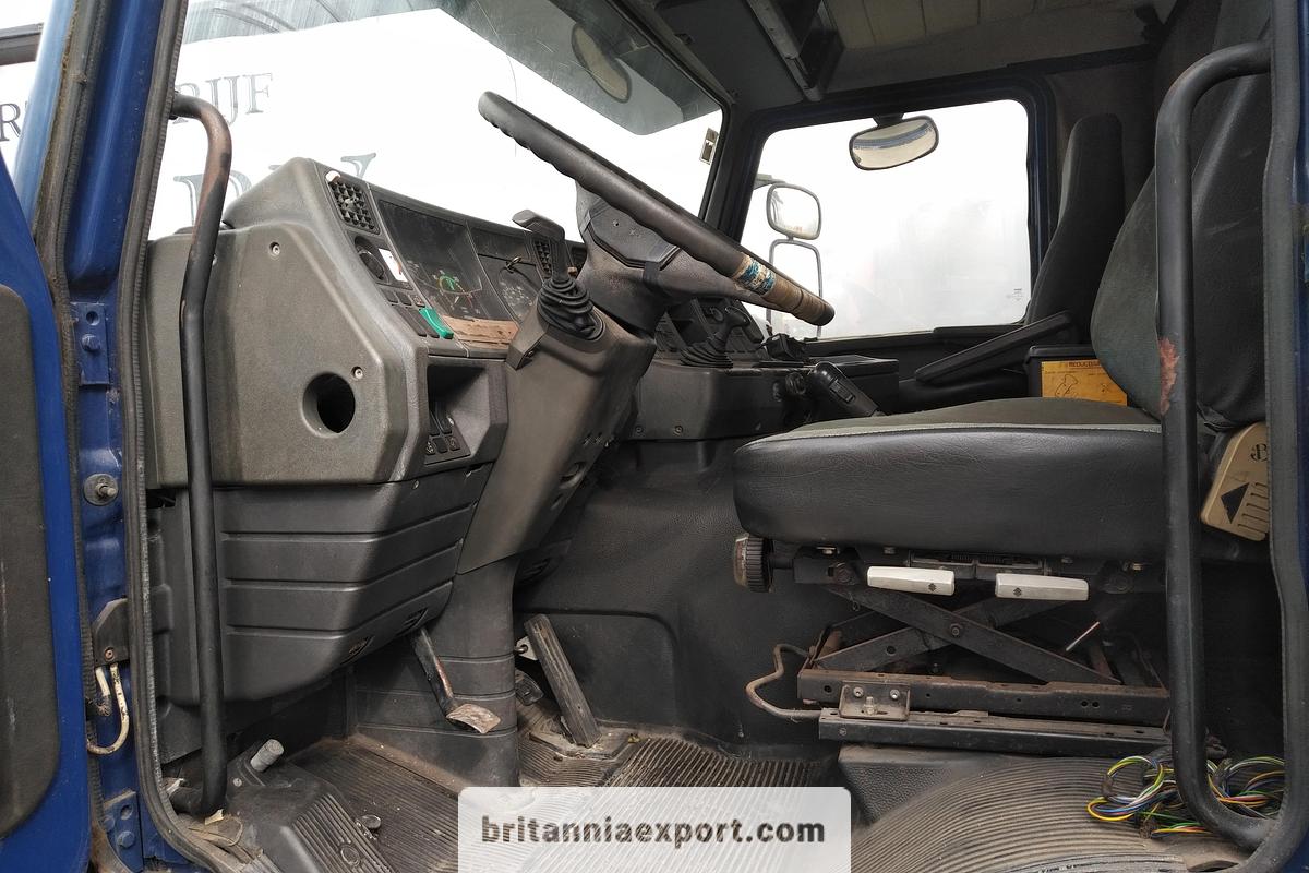 Used 1993 SCANIA P 93M 250 6X2 8 tyres 26 ton curtainsider truck