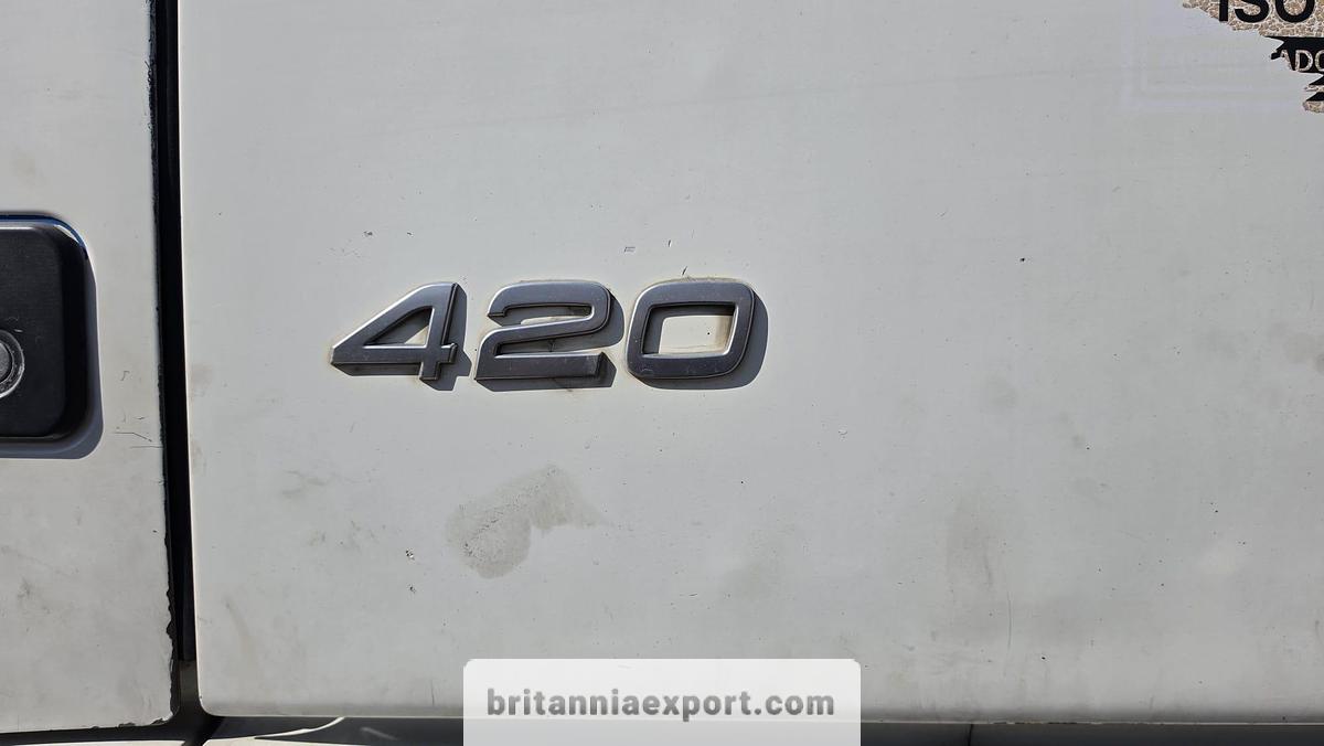 Used 2001 VOLVO FH12 420 Manual Tractor Unit with Hydraulics Air Con