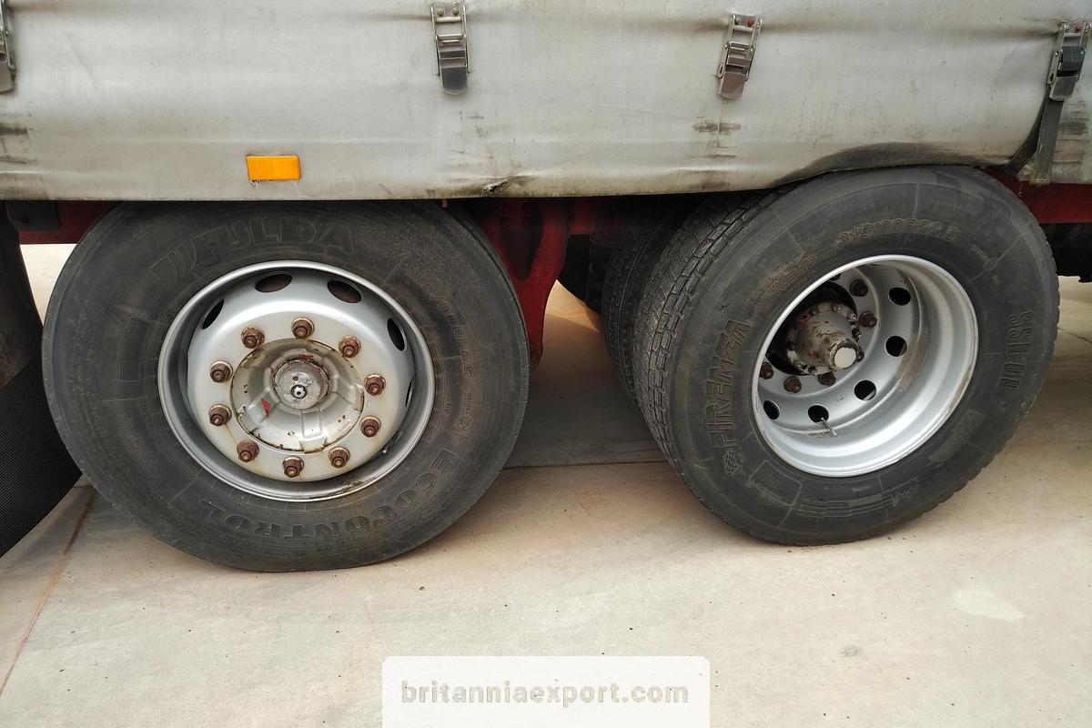 Used 1993 SCANIA P 93M 250 6X2 8 tyres 26 ton curtainsider truck