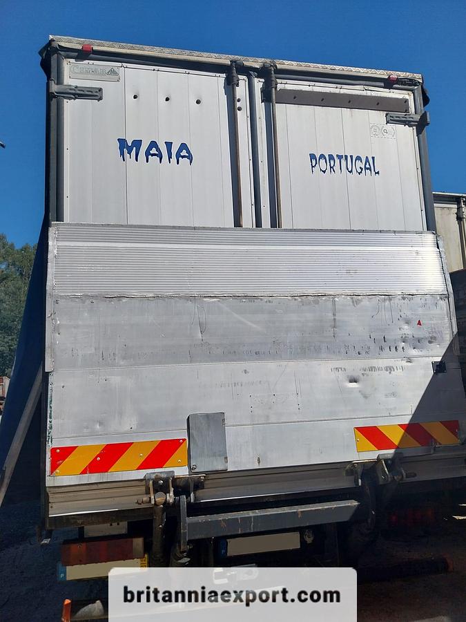 Used 2002 MAN TGA 26.360 6x2 Curtainsider Truck with Tail Lift