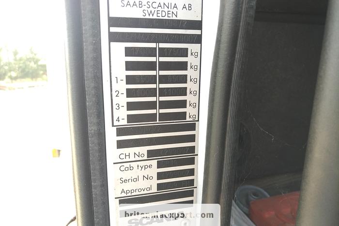 Used 1994 SCANIA P 93M 280 19 ton isothermic box lorry.