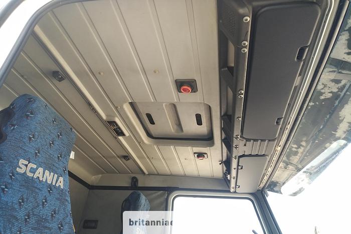 Used 1994 SCANIA P 93M 280 19 ton isothermic box lorry.