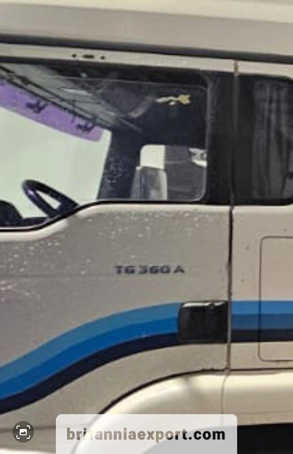 Used 2002 MAN TGA 26.360 6x2 Curtainsider Truck with Tail Lift