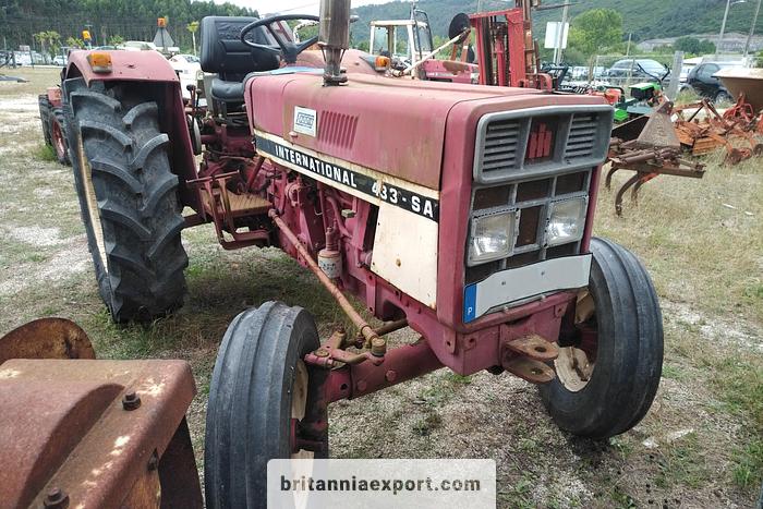 Used 1980 International 433 SA 2.5 diesel 4X2 farm tractor
