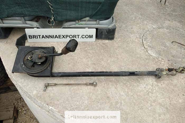 Used 2000 NISSAN Gear Shifter for Nissan Atleon L35 truck.