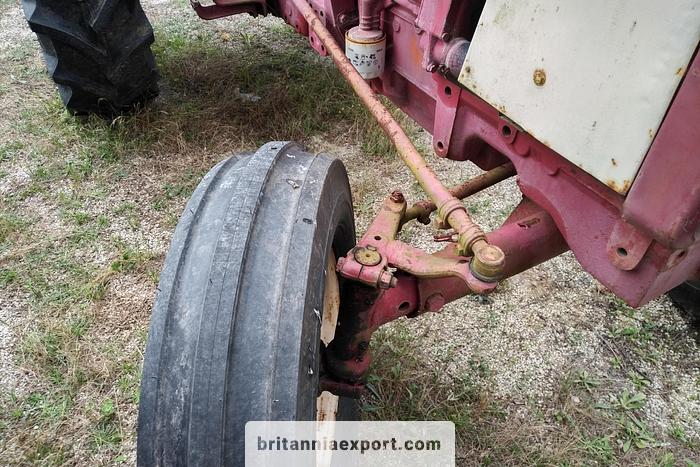 Used 1980 International 433 SA 2.5 diesel 4X2 farm tractor
