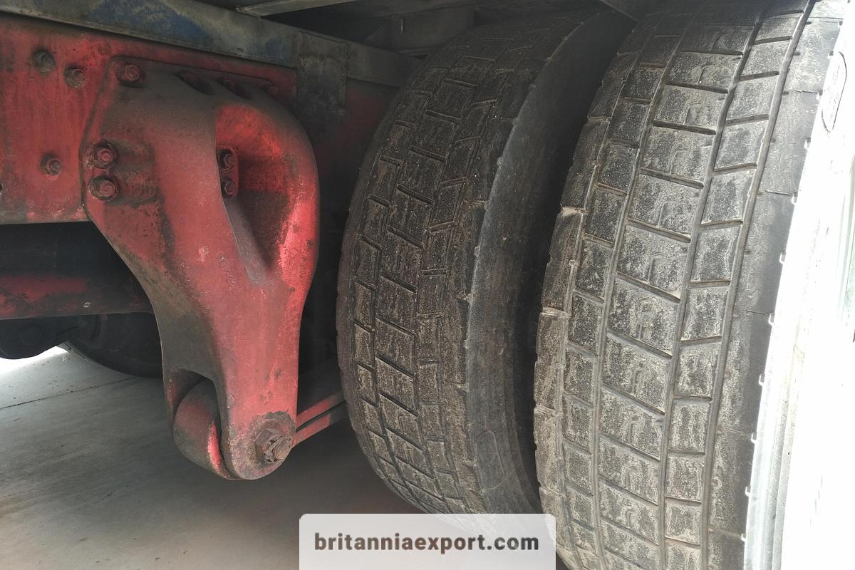 Used 1993 SCANIA P 93M 250 6X2 8 tyres 26 ton curtainsider truck