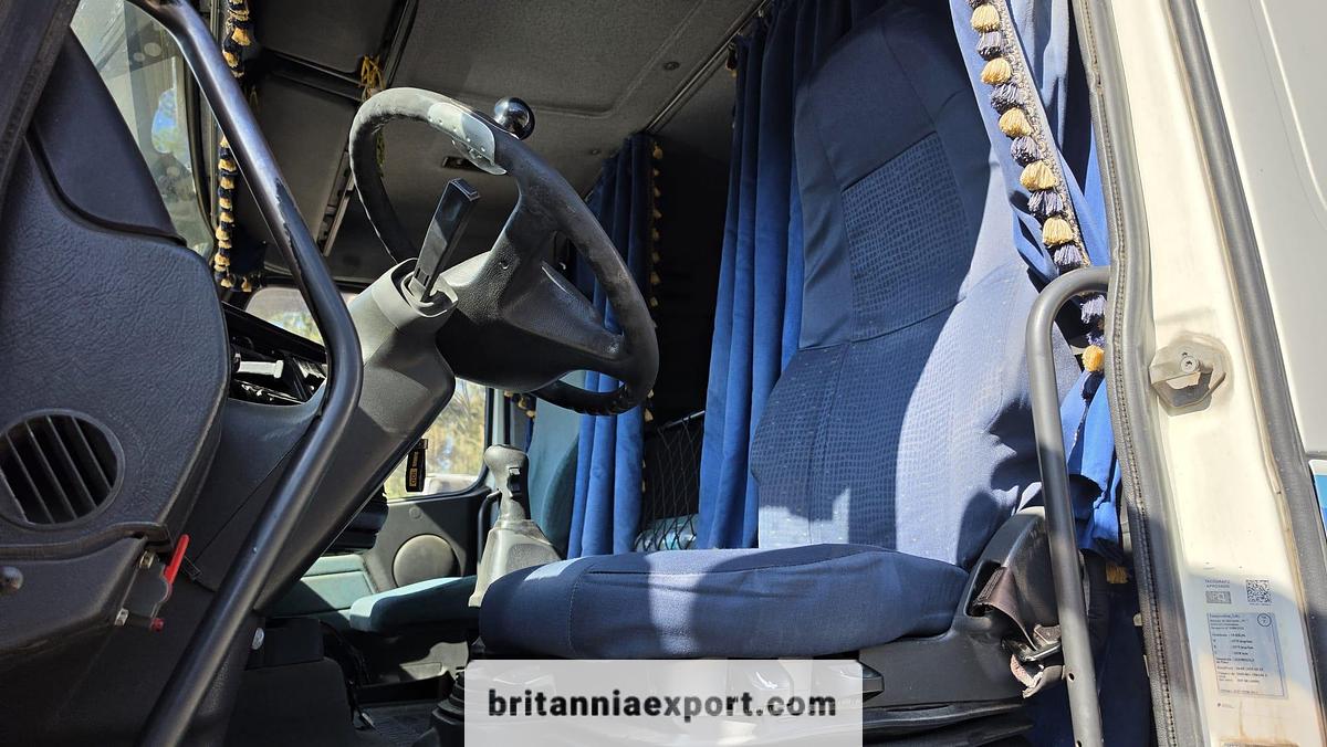 Used 2001 VOLVO FH12 420 Manual Tractor Unit with Hydraulics Air Con