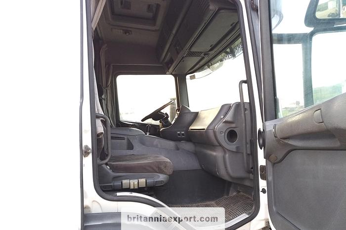 Used 2000 SCANIA P114 L 340 CP19 manual tractor unit.