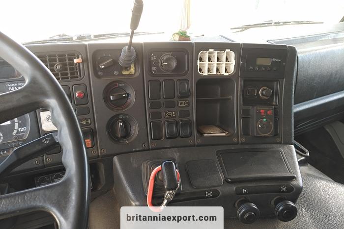 Used 1994 SCANIA P 93M 280 19 ton isothermic box lorry.