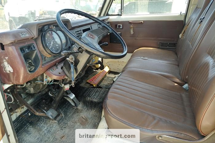 Used 1984 TOYOTA Dyna BU30 3.0 diesel 6 tyres 5.5 ton truck.