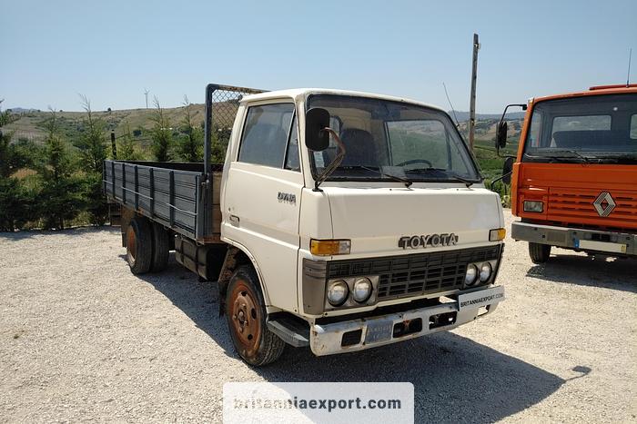 Used 1984 TOYOTA Dyna BU30 3.0 diesel 6 tyres 5.5 ton truck.