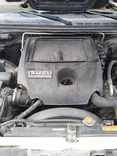 Used 2008 ISUZU D-Max 2.5 diesel double cabin 4X2 pickup truck.