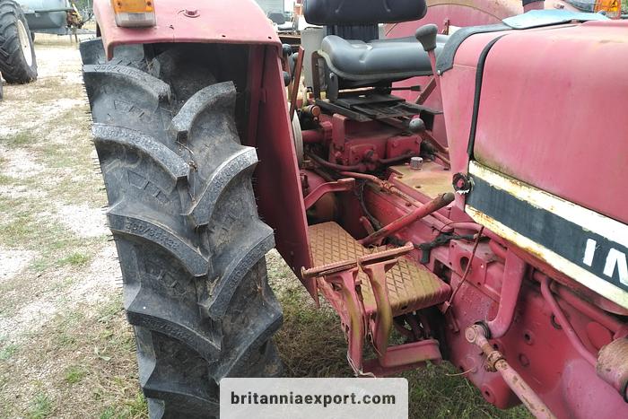 Used 1980 International 433 SA 2.5 diesel 4X2 farm tractor