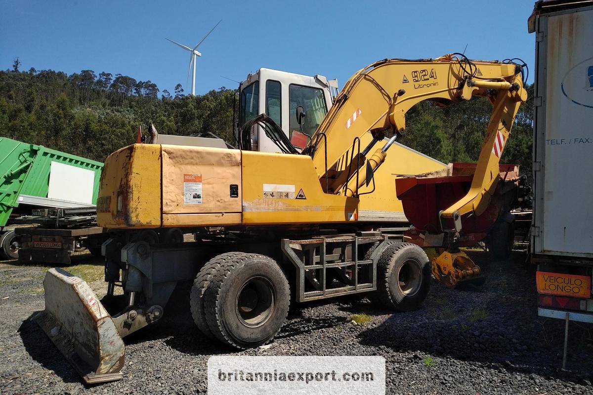 Used 2001 LIEBHERR  A924 Litronic Wheeled Excavator with Grab | Front Blade