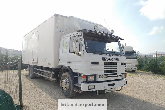 Used 1994 SCANIA P 93M 280 19 ton isothermic box lorry.