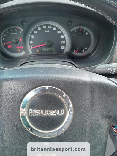 Used 2008 ISUZU D-Max 2.5 diesel double cabin 4X2 pickup truck.