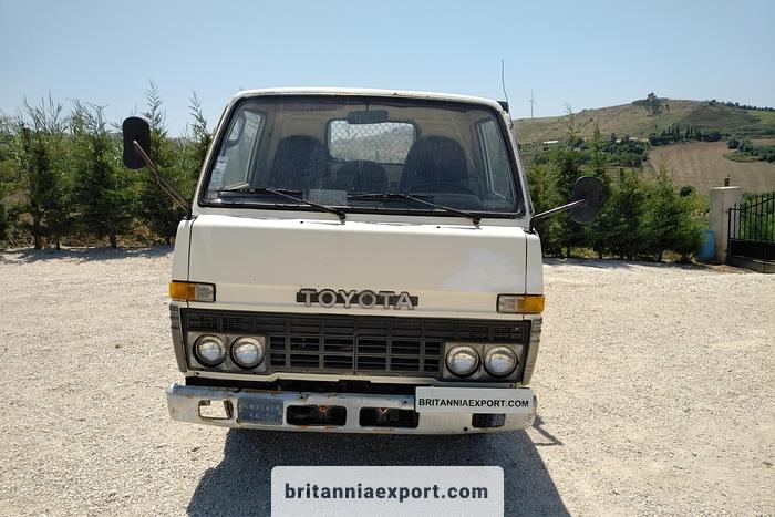 Used 1984 TOYOTA Dyna BU30 3.0 diesel 6 tyres 5.5 ton truck.
