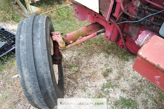 Used 1980 International 433 SA 2.5 diesel 4X2 farm tractor