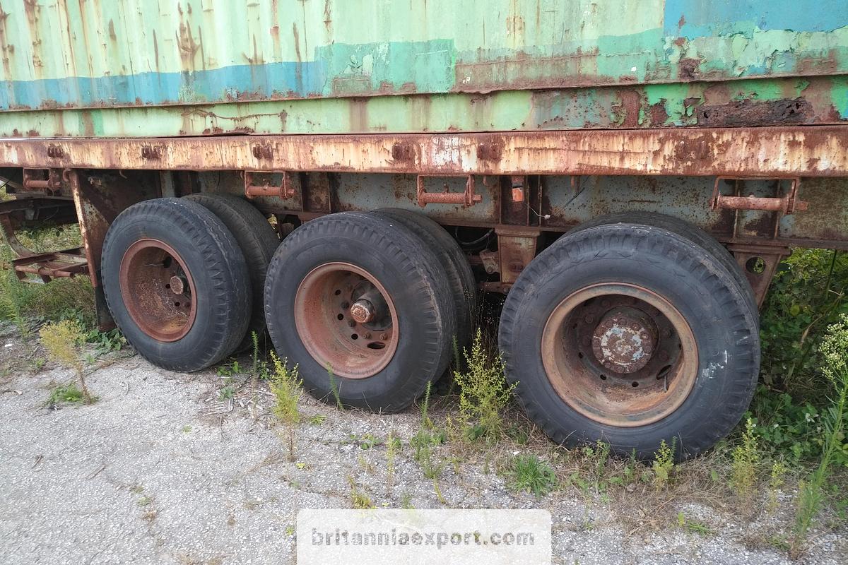 Used 1986 Tri-Axle Flatbed Container Trailer – 20’ / 40’ – Hub Reduction – Full Spring Suspension – Export