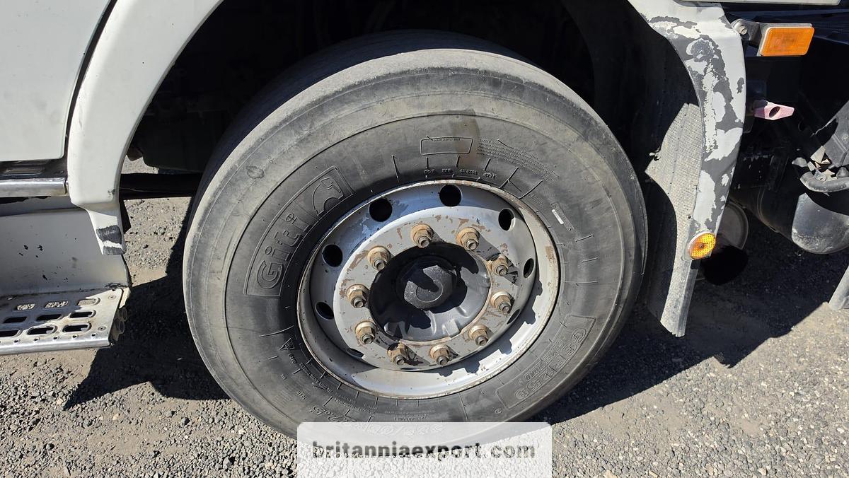 Used 2001 VOLVO FH12 420 Manual Tractor Unit with Hydraulics Air Con