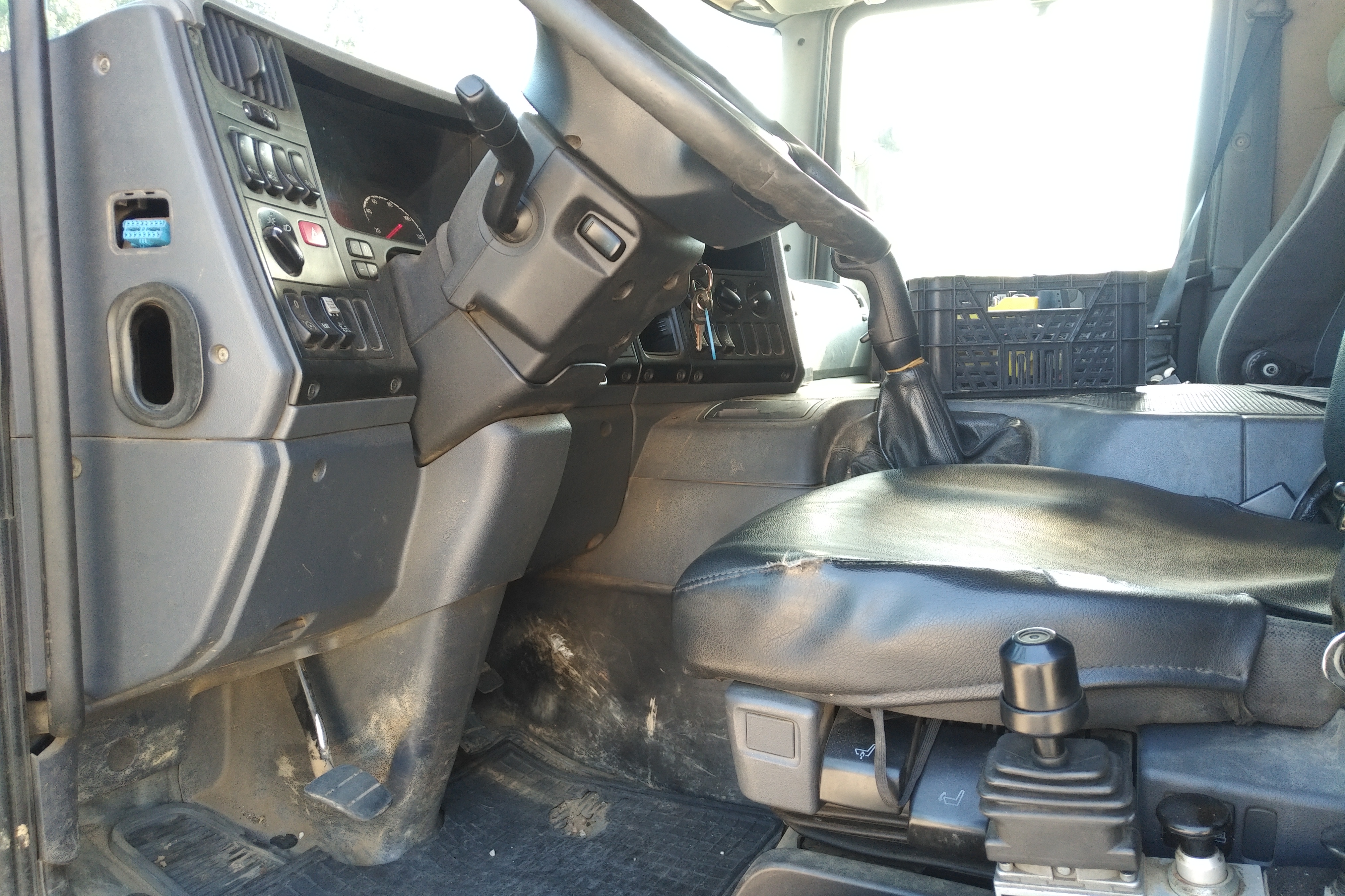Used 2015 SCANIA P280 Manual Euro 6 4x2 Palfinger PK 7501 Performance Crane Remote Control