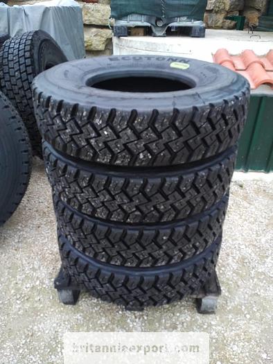 Refurbished 2023 Recip 9.5R17.5 143/141J retread truck tyres.