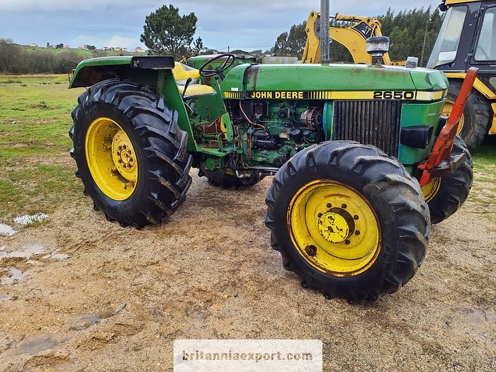 Used 1990 JOHN DEERE 2650 4X4 farm tractor.