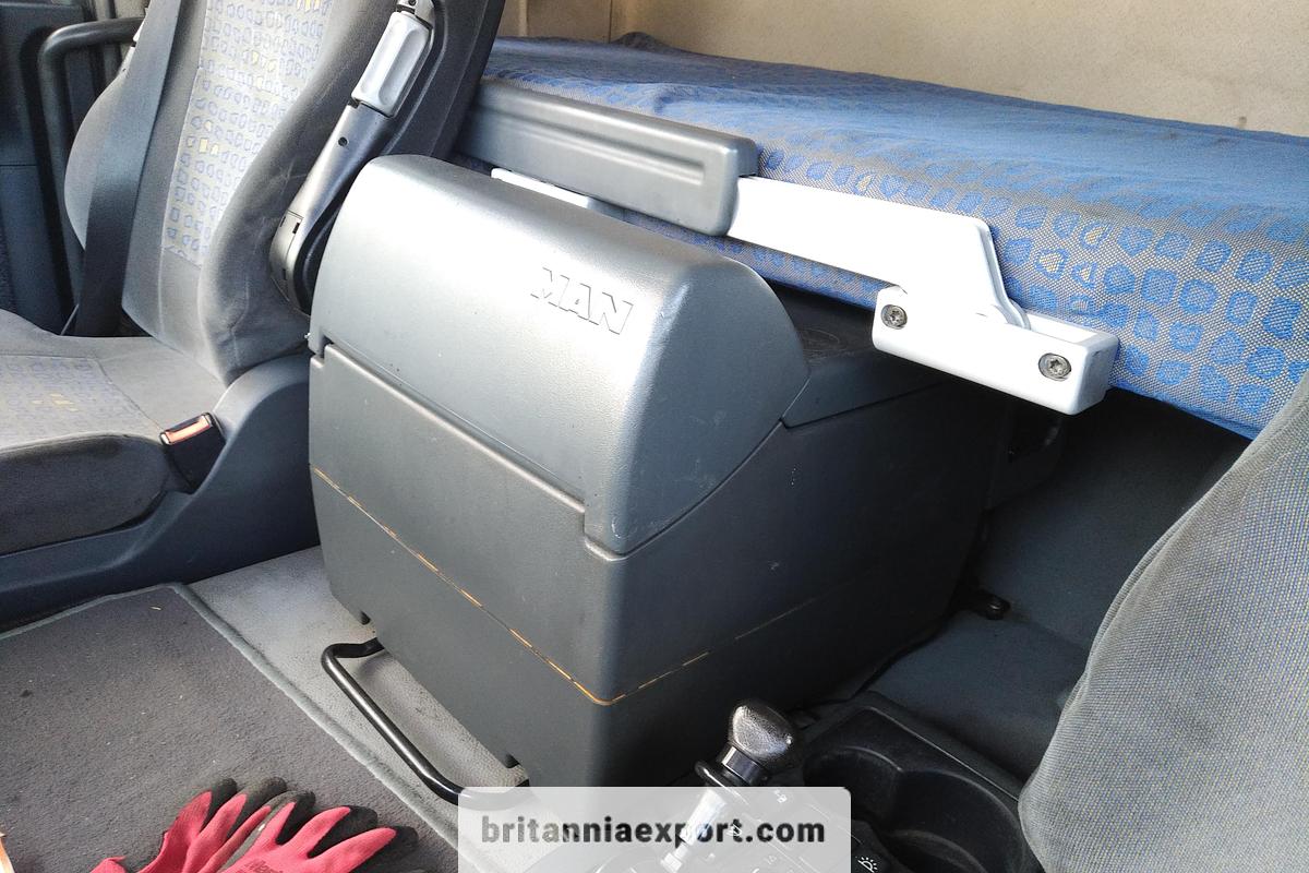 Used 2002 MAN TGA 26.360 | 6x2 | Curtainsider Truck |  with Tail Lift