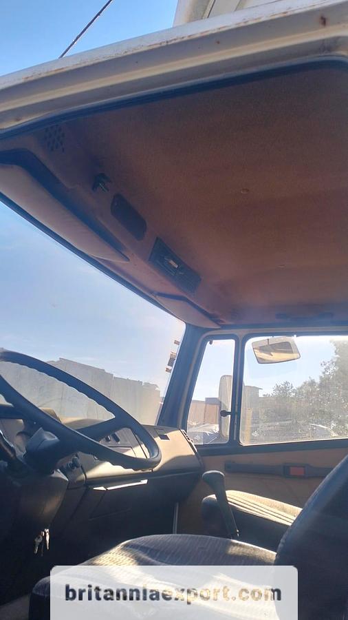 Used 1990 MERCEDES-BENZ 809 | On Springs | Manual Pump | 7.5 Ton Box Lorry