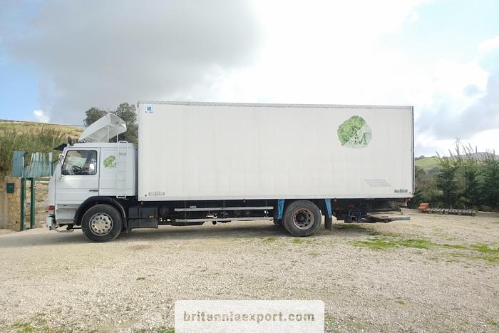 Used 1994 SCANIA P 93M 280 19 ton isothermic box lorry.