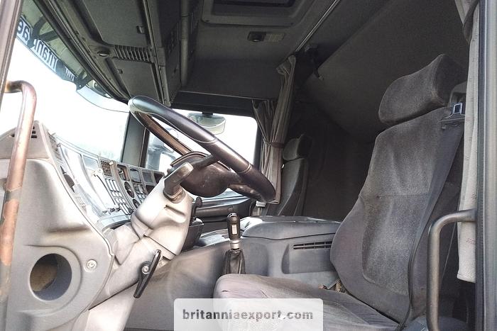 Used 2000 SCANIA P114 L 340 CP19 manual tractor unit.