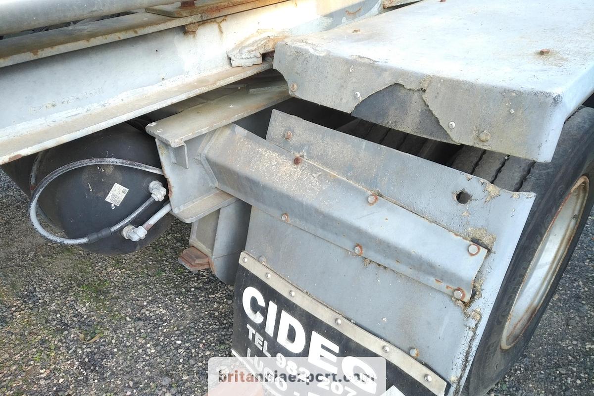 Used 1997 FRUEHAUF D-489 Three-Axle Stainless Steel Food Tanker Semi-Trailer
