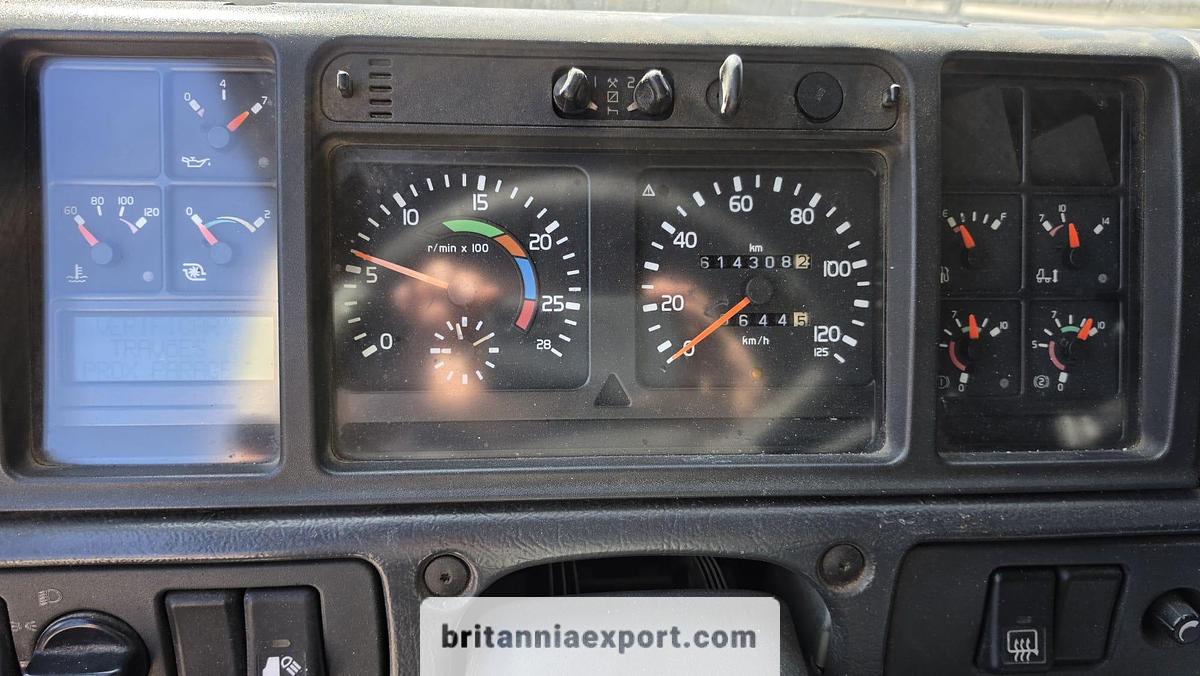 Used 2001 VOLVO FH12 420 Manual Tractor Unit with Hydraulics Air Con
