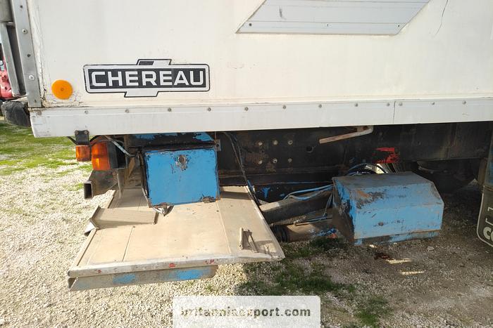 Used 1994 SCANIA P 93M 280 19 ton isothermic box lorry.