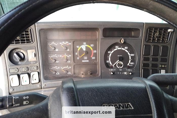 Used 2000 SCANIA P114 L 340 CP19 manual tractor unit.