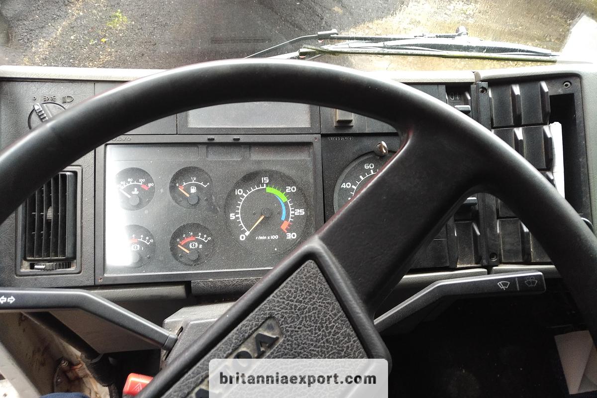 Used 1993 VOLVO FL614 210 Turbo Intercooler | 14 Ton | Manual Pump | Isothermic Box Truck