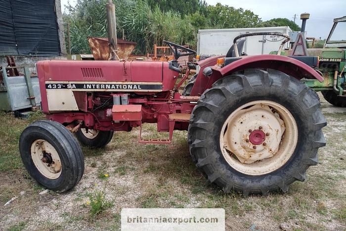 Used 1980 International 433 SA 2.5 diesel 4X2 farm tractor