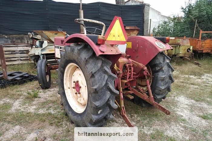 Used 1980 International 433 SA 2.5 diesel 4X2 farm tractor
