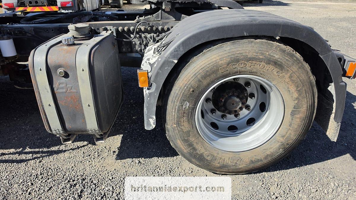 Used 2001 VOLVO FH12 420 Manual Tractor Unit with Hydraulics Air Con