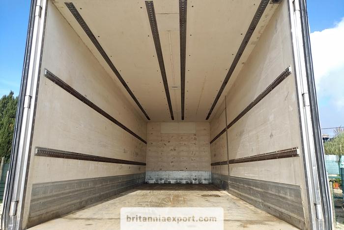 Used 1994 SCANIA P 93M 280 19 ton isothermic box lorry.