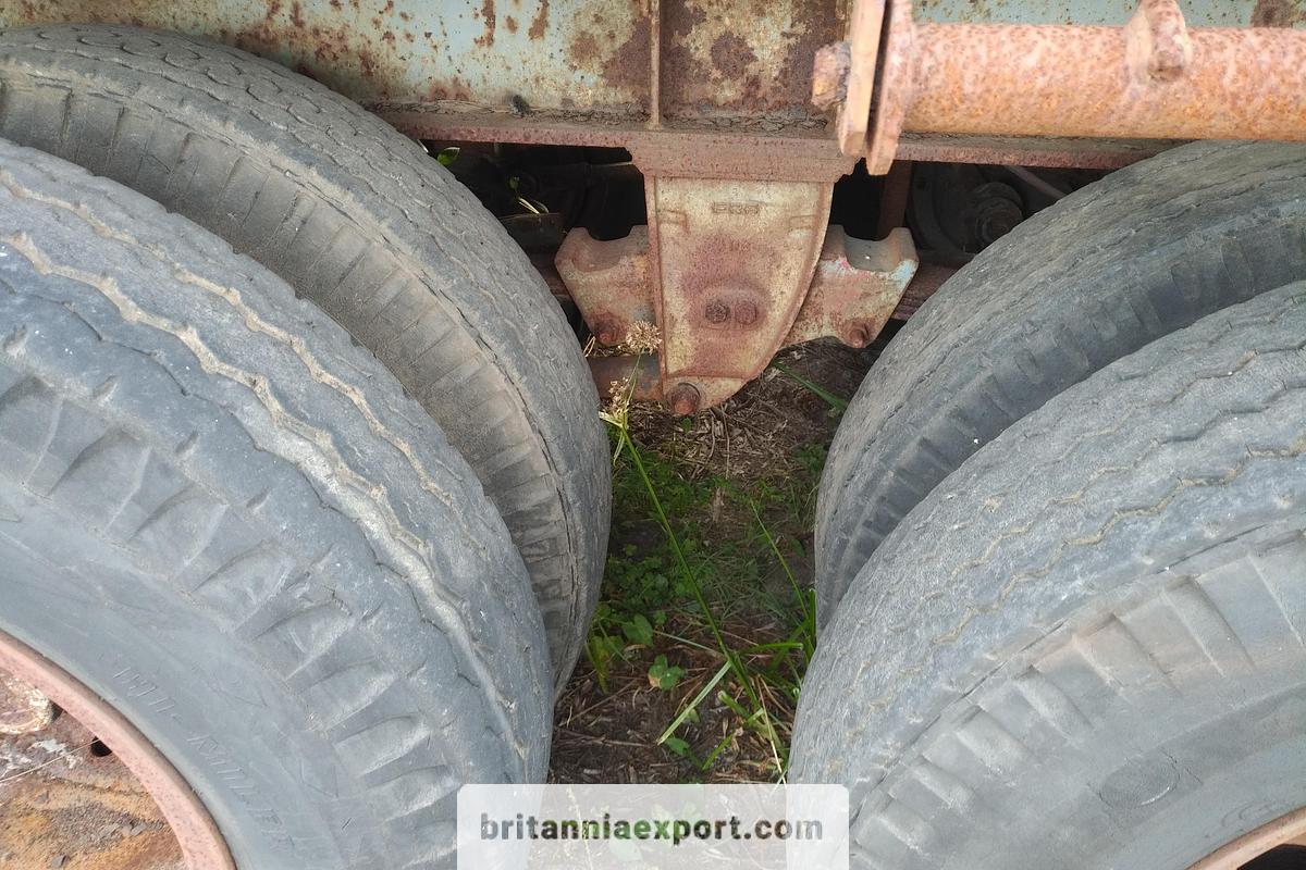 Used 1986 Tri-Axle Flatbed Container Trailer – 20’ / 40’ – Hub Reduction – Full Spring Suspension – Export