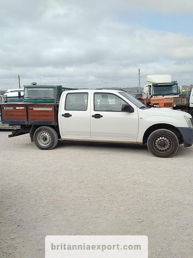 Used 2008 ISUZU D-Max 2.5 diesel double cabin 4X2 pickup truck.