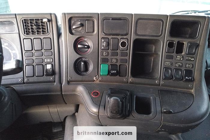 Used 2000 SCANIA P114 L 340 CP19 manual tractor unit.