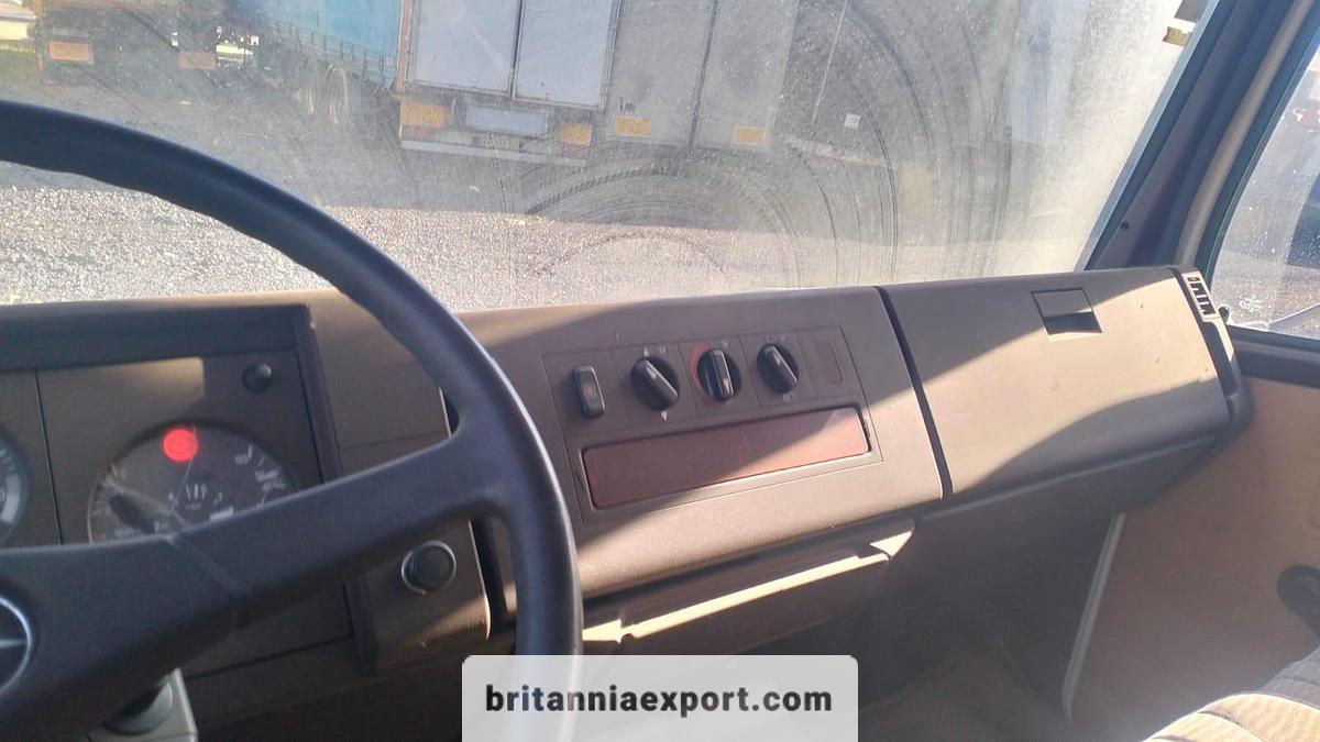 Used 1990 MERCEDES-BENZ 809 | On Springs | Manual Pump | 7.5 Ton Box Lorry