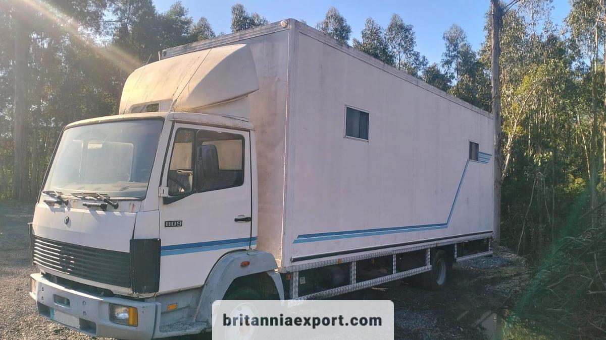 Used 1990 MERCEDES-BENZ 809 | On Springs | Manual Pump | 7.5 Ton Box Lorry