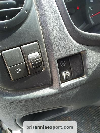 Used 2008 ISUZU D-Max 2.5 diesel double cabin 4X2 pickup truck.