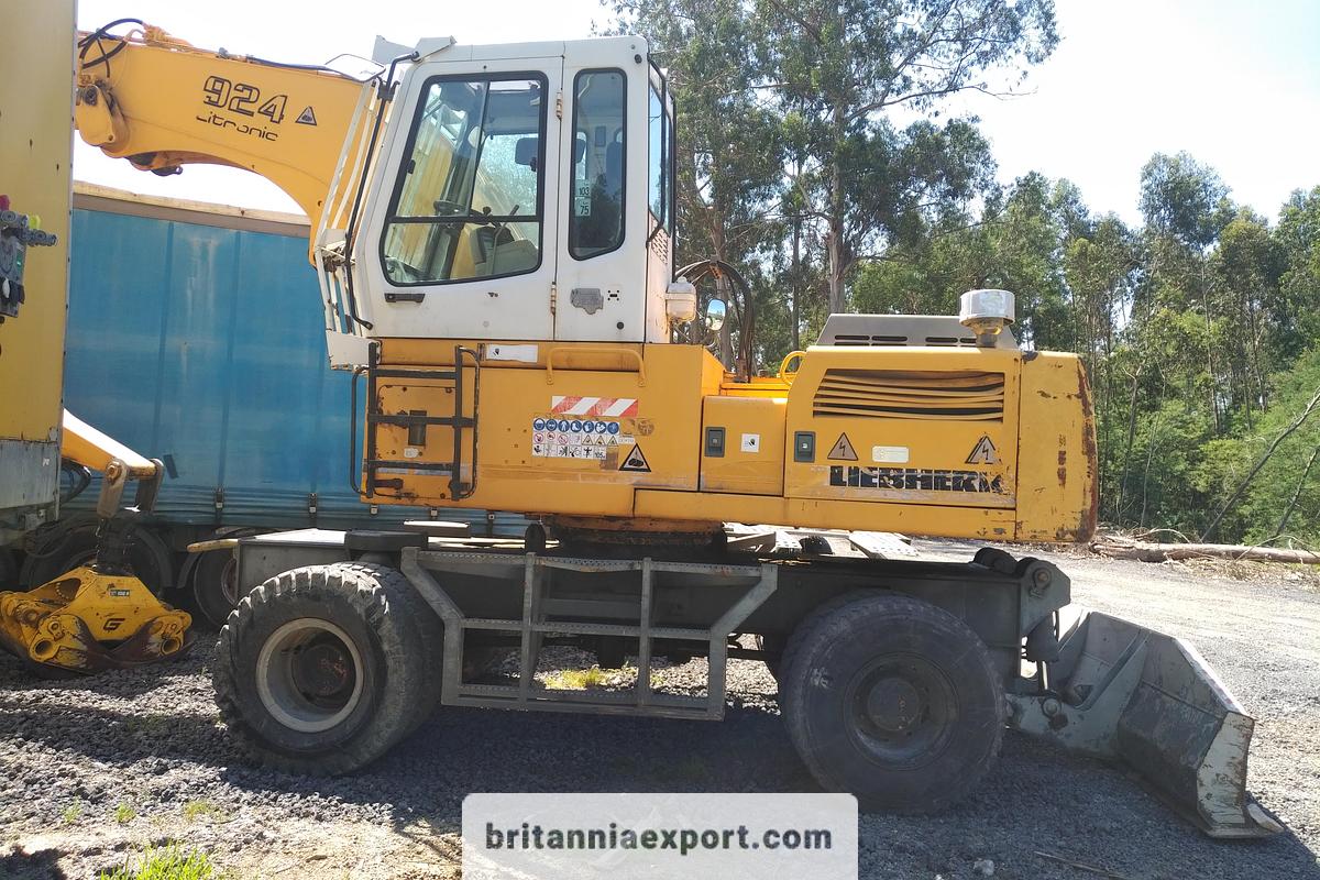 Used 2001 LIEBHERR  A924 Litronic Wheeled Excavator with Grab | Front Blade
