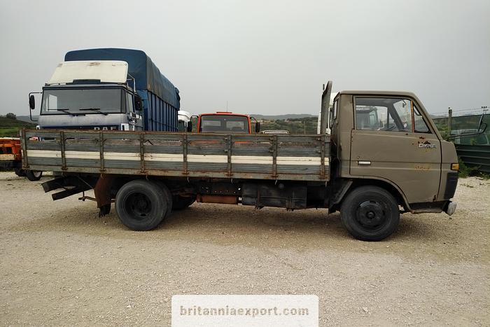 Used 1985 TOYOTA Dyna BU30 3.0 diesel 6 tyres 5.5 ton truck.