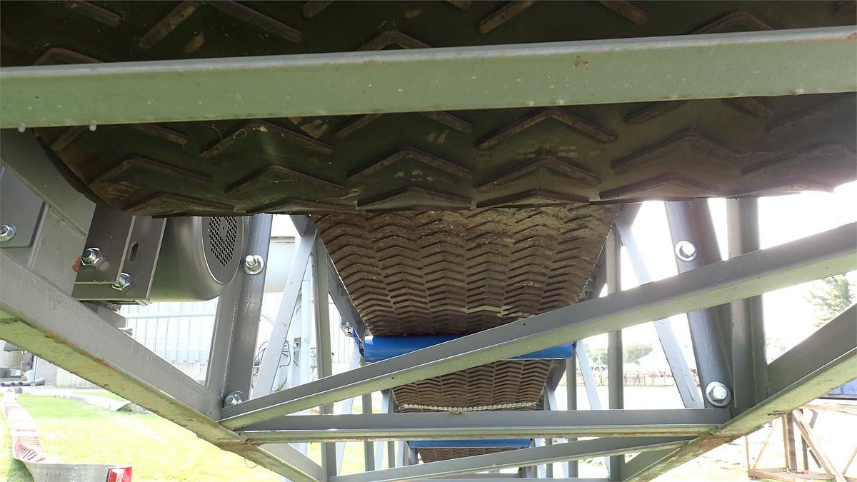 2025 EARTHWORM CONVEYORS 36X100